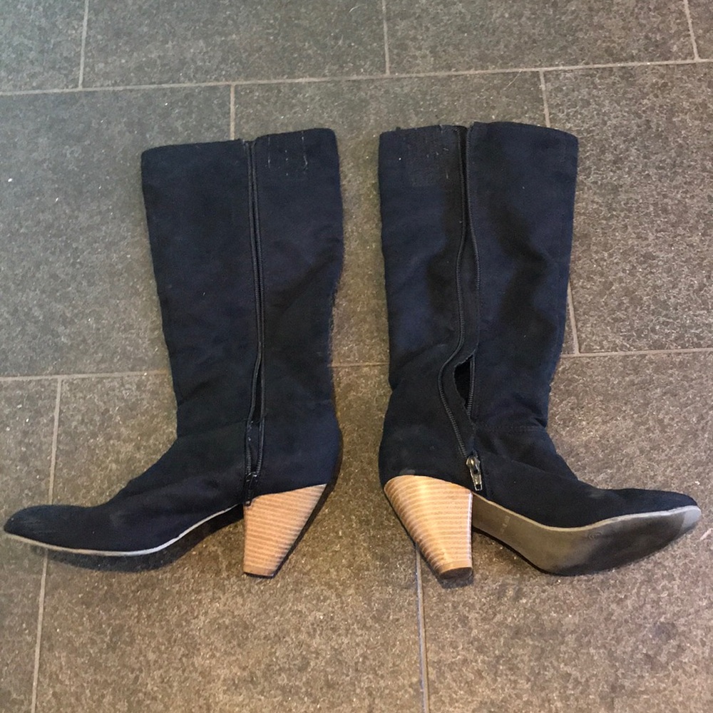 Black heel boots